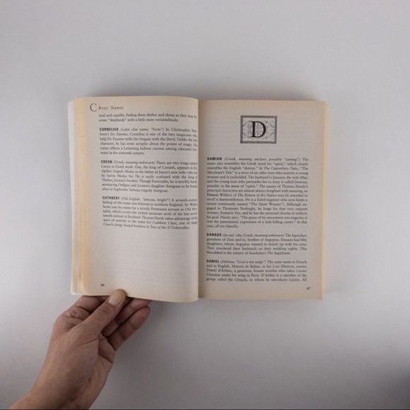 3/$10 - The Penguin Classic Baby Name Book by Carol McD. Wallace - Picture 7 of 12